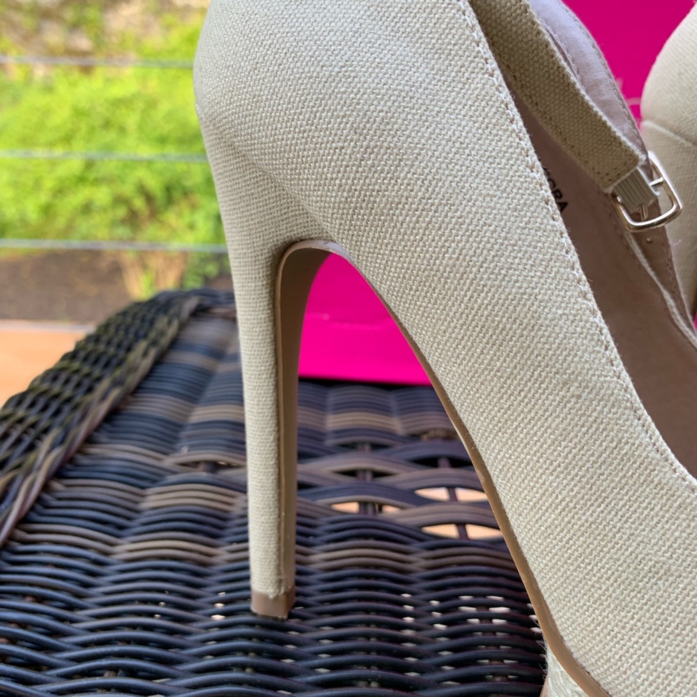 Shoe Dazzle Shoes - Picture 3 of 5
